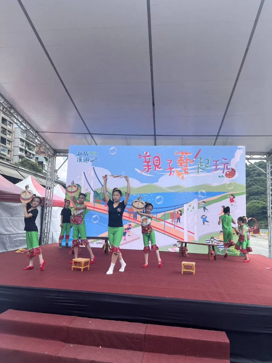 圖／安坑國小帶來具有特色的舞蹈表演。（新店區公所提供）