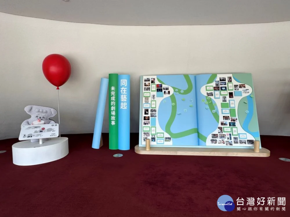 「時刻在藝起：NTT 10週年回顧展」邀民眾走進劇場，與歌劇院共同譜寫下一個10年篇章，展期即日起到11/1-二樓展區。(圖/生活中心)