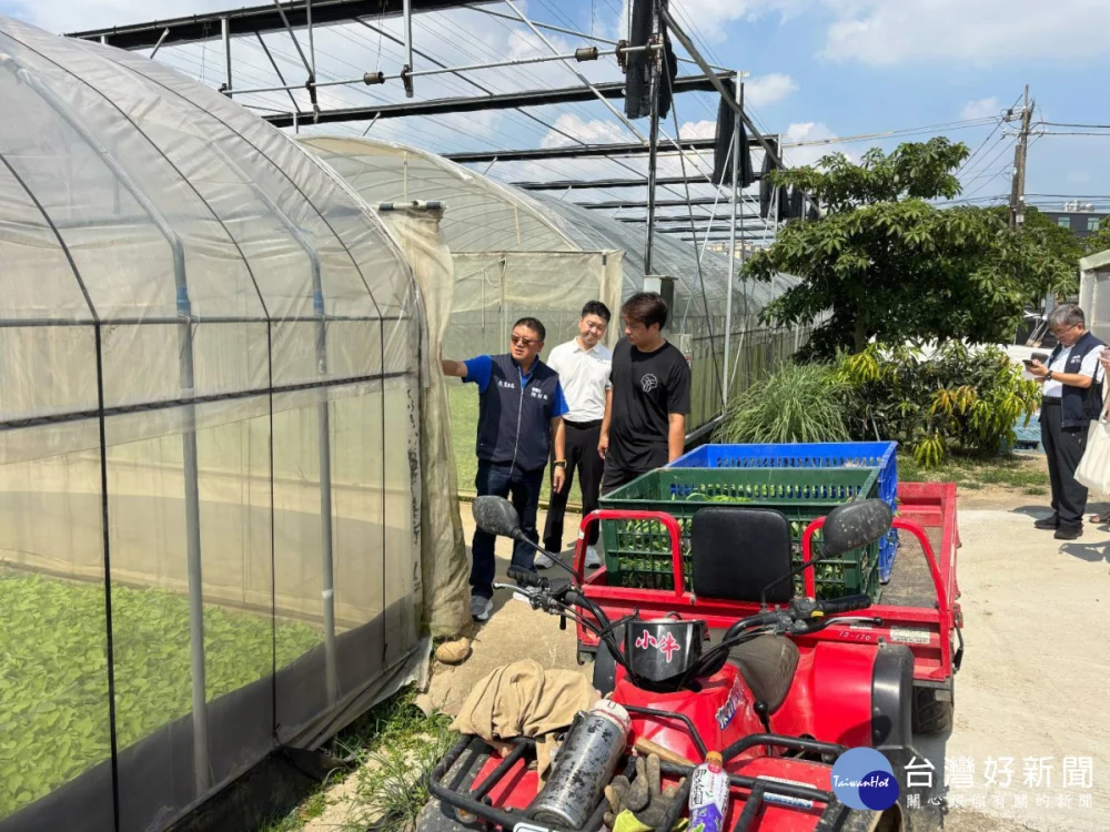 桃園市政府農業局全面啟動農業防颱應變機制，前往轄內稻田、農園、設施蔬菜園、桃園果菜市場及相關農業場域視察防颱措施與民生蔬菜供應情形。