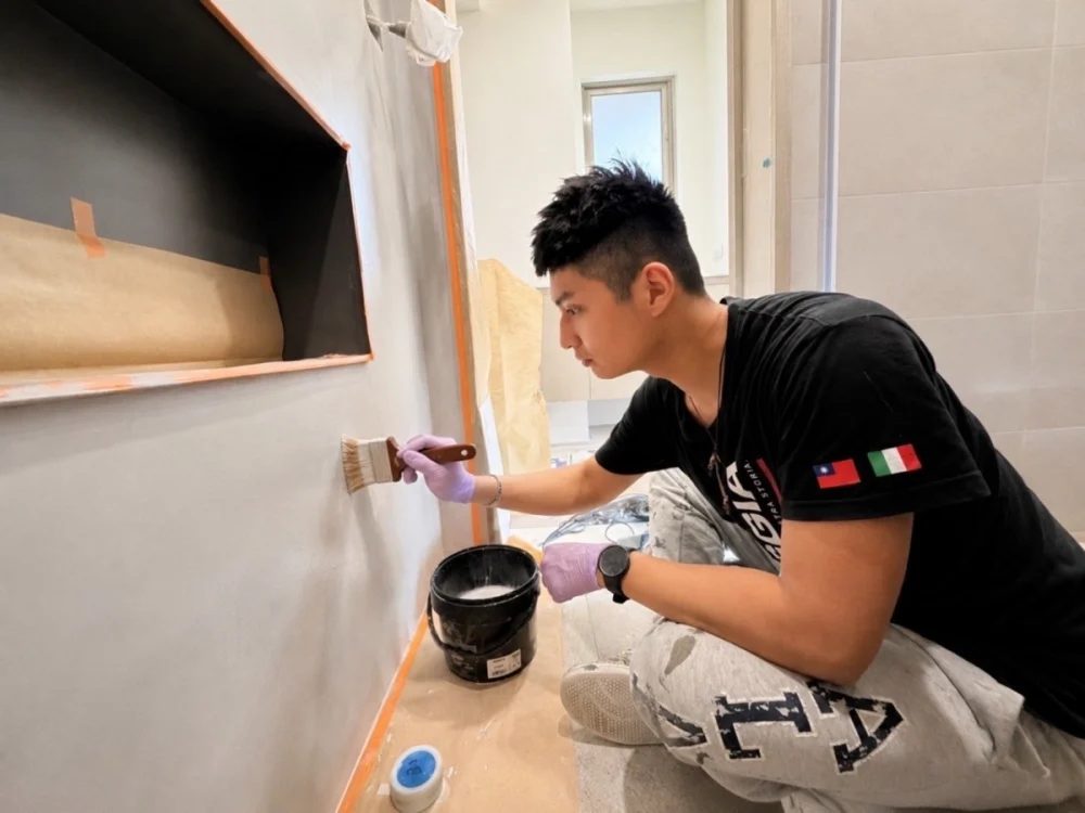 魏子堯透過漆作職業訓練習得一技之長，從求職不順到成功成為塗裝技師，為自己開創嶄新職涯。