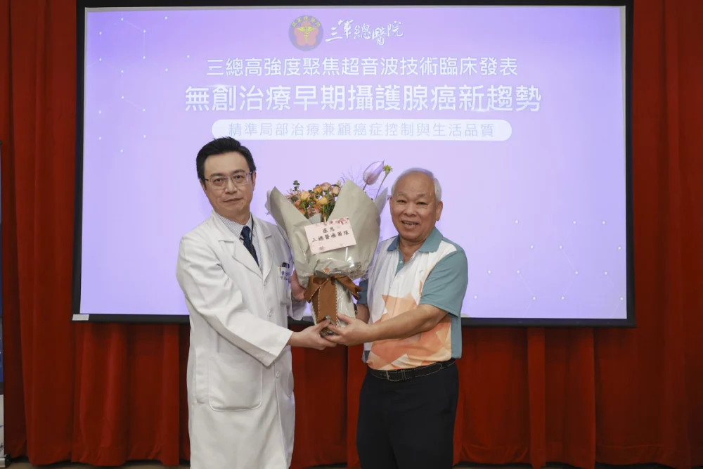 三軍總醫院泌尿外科主任曹智惟右病友郭先生。