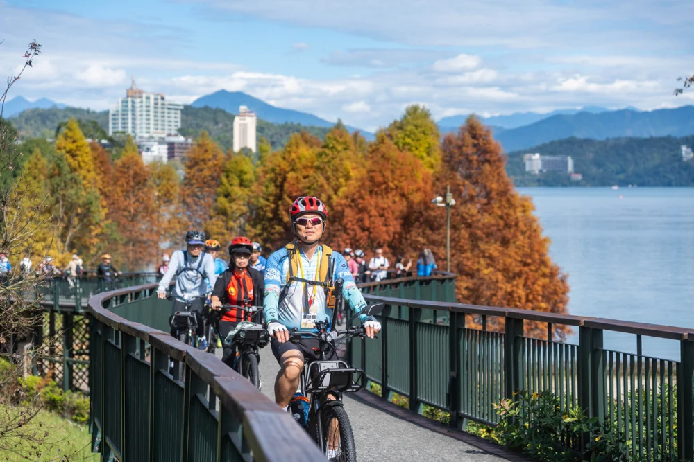 「2026 日月潭 Come!BikeDay 自行車領騎導覽活動」！喜愛大自然與自行車旅遊的民眾，請速報名參與。（圖/日管處提供）