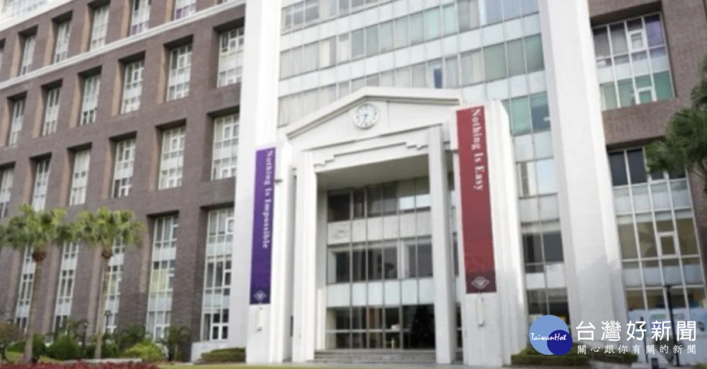 長庚大學與合作企業祭出了獨創的「類公費生」制度,透過提供每位學生就讀期間總額高達 75 萬元以上(含實習津貼)的豐厚財務支持,在解決學生的經濟負擔,讓人才提早兩年成為企業的戰力。(圖/長庚大學)