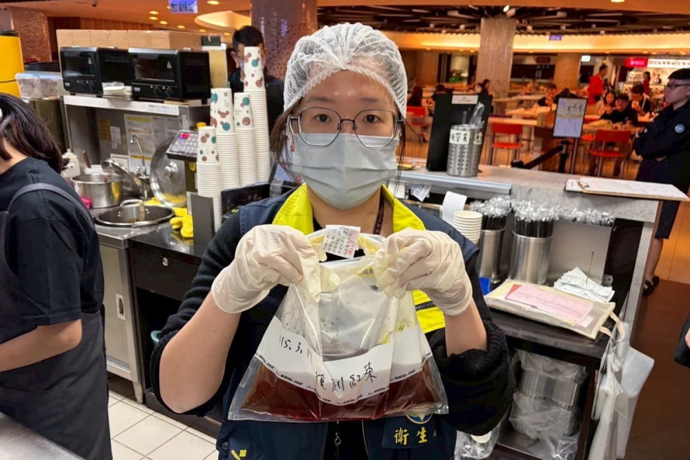 守護市民夏季飲食安全，桃園市政府衛生局啟動「飲冰品及涼麵」食品安全專案抽驗。