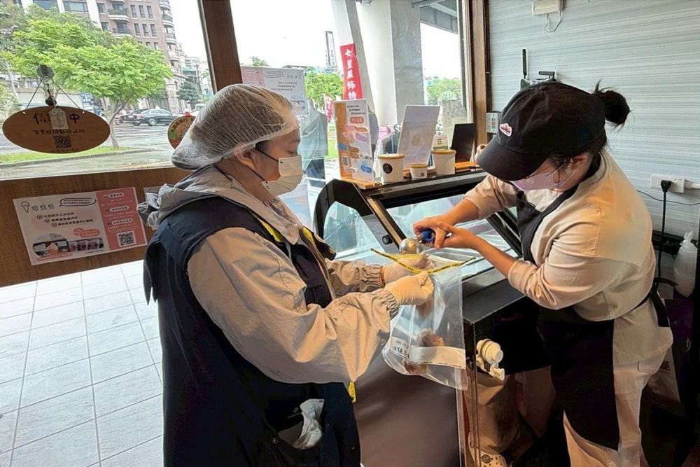 守護市民夏季飲食安全，桃園市政府衛生局啟動「飲冰品及涼麵」食品安全專案抽驗。