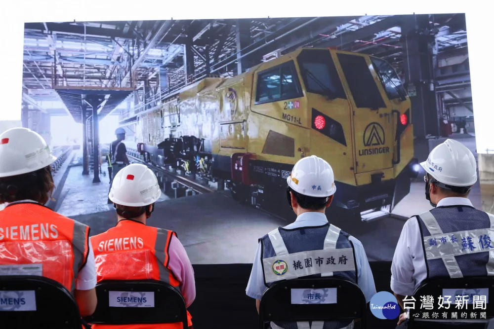 桃園市長張善政率領市府團隊實地視察桃園捷運綠線全自動無人駕駛。


” style=”width:100%; height:auto; display: black;”/></p>
<figcaption id=