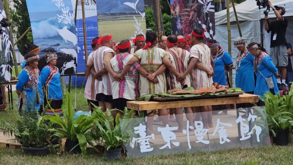 圖／崁頂布農古謠班八部合音 為臺東慢食節獻上「臺東式祝福」。（臺東縣政府提供）