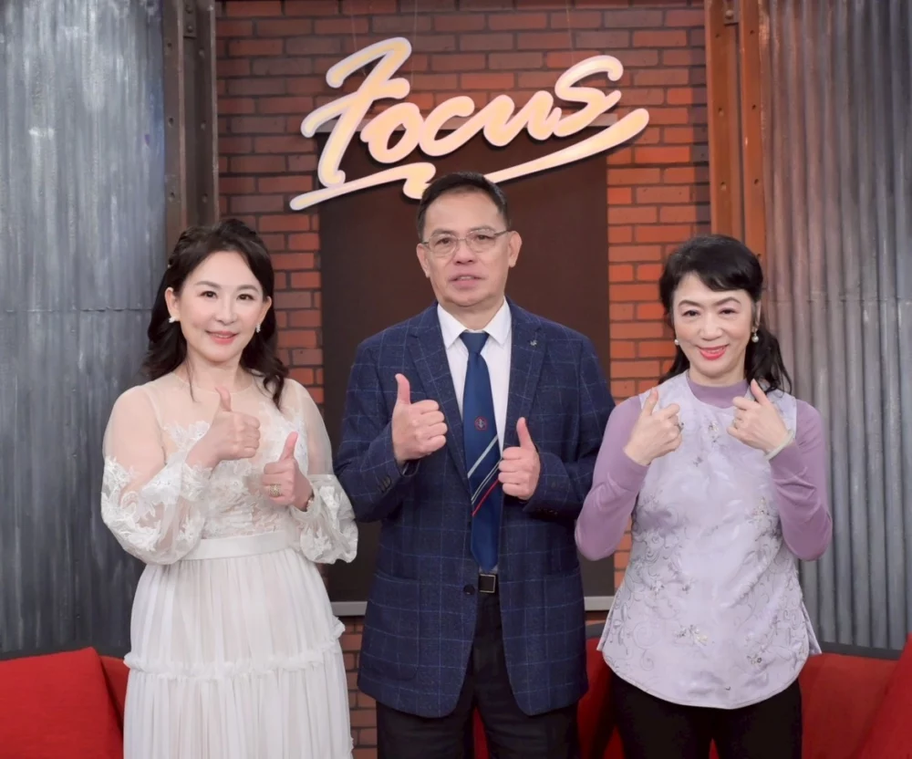 圖／陳力瑜和氫分子專家林紫貴、品牌經理諸蕙媛(圖左至右)，分享工作人生。(名德國際傳播提供)
