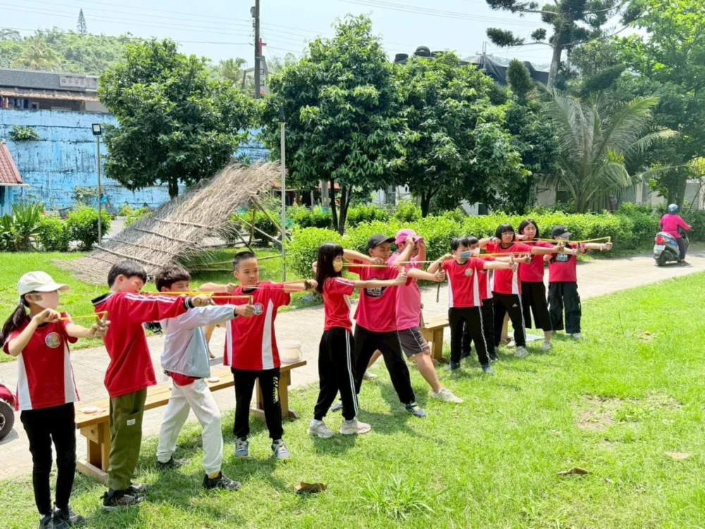 圖／「山野獵場」彈弓體驗，透過趣味挑戰，帶領大家感受部落傳統生活文化。（交通部觀光署花東縱谷國家風景區管理處提供）
