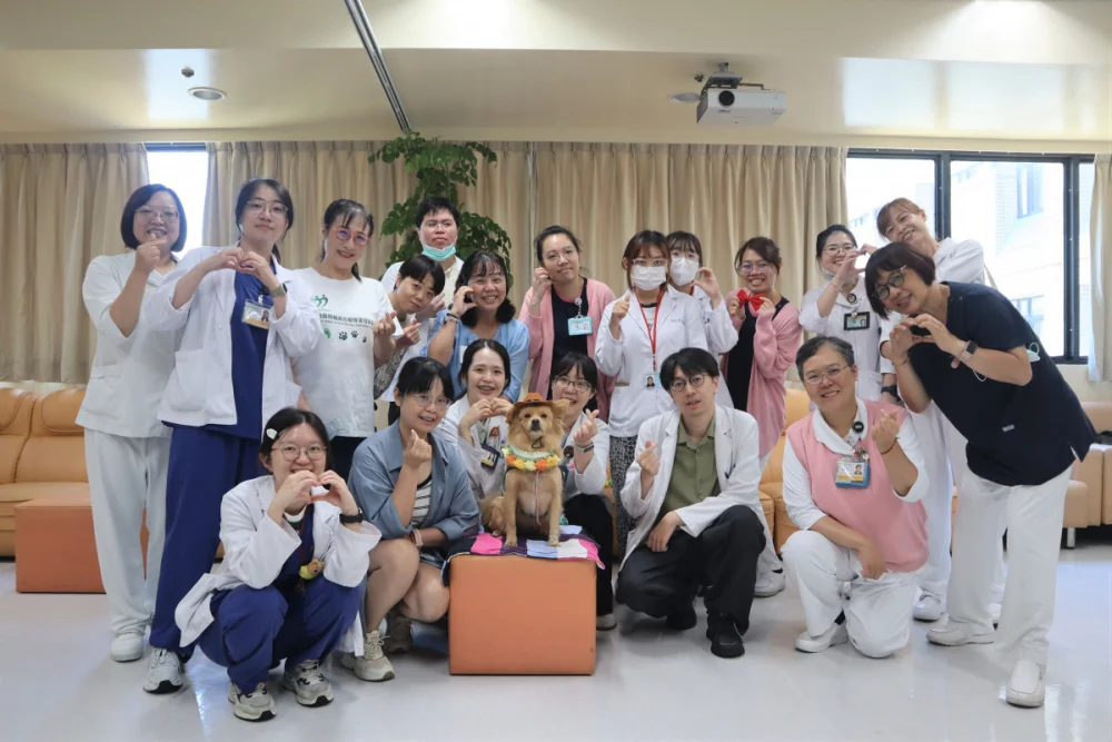 治療犬進安寧病房 部桃陪病友溫柔同行