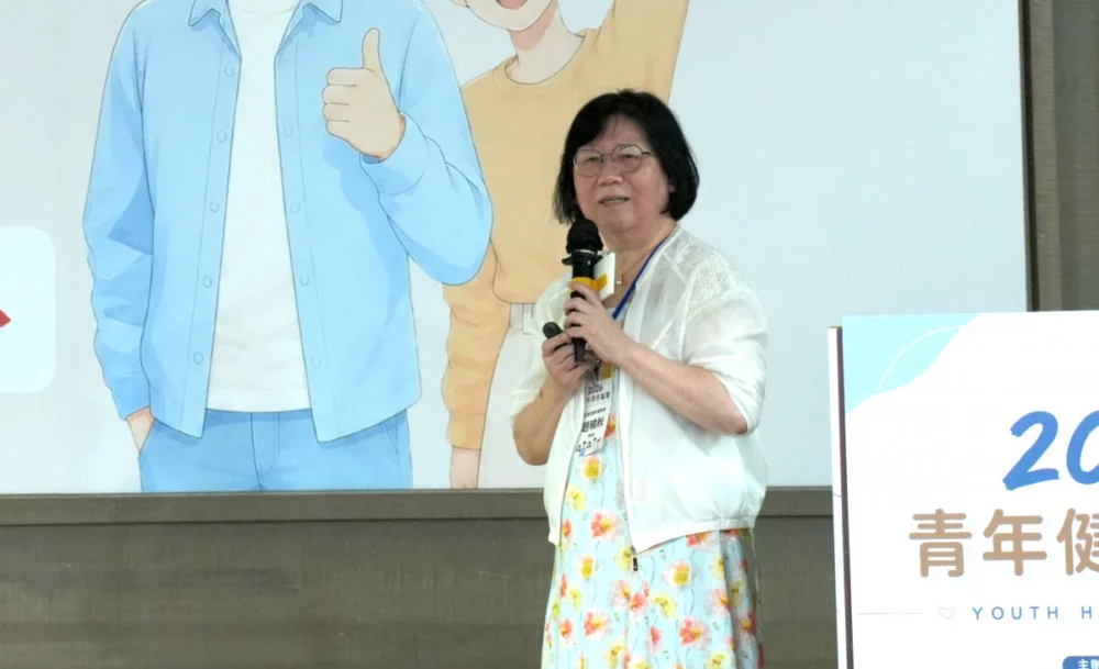 台灣皮膚科醫學會理事長趙曉秋說明,6歲前及早接受進階治療,可降低46%共病風險,呼籲應加速接軌國際,填補幼童治療缺口。