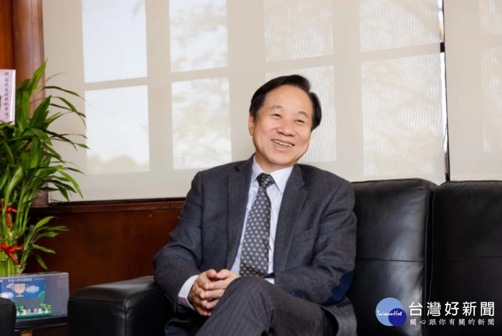 東海近年將AI視為大學轉型的重要引擎，張國恩校長積極打造「AI原生大學」，從AI原生教育、研究、治理、校園及人才等面向重新思考大學定位。(圖/東海大學)