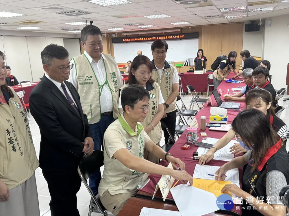 縣選委會受理參選人登記各項事宜。（記者扶小萍攝）