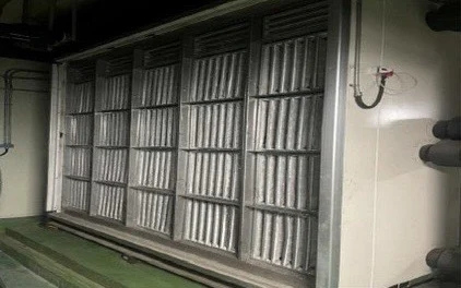 圖／高容塵濾網實際安裝。榮宗科技以「高容塵 × 低壓損」為核心，從濾網端協助企業朝節電、減廢與降低維護成本邁進。（榮宗科技提供）