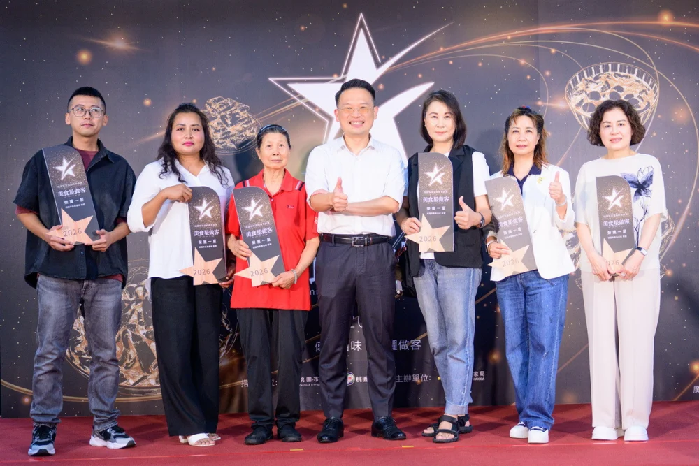 桃園市副市長蘇俊賓與獲一星推薦的店家合影。


” style=”width:100%; height:auto; display: black;”/></p>
<h4 style=