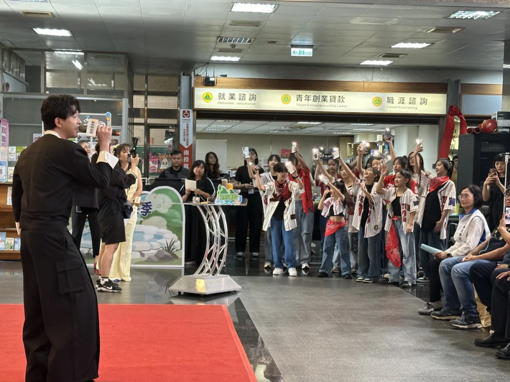  李子森擔任溫泉季大使，現場粉絲興奮不已。（記者扶小萍攝）