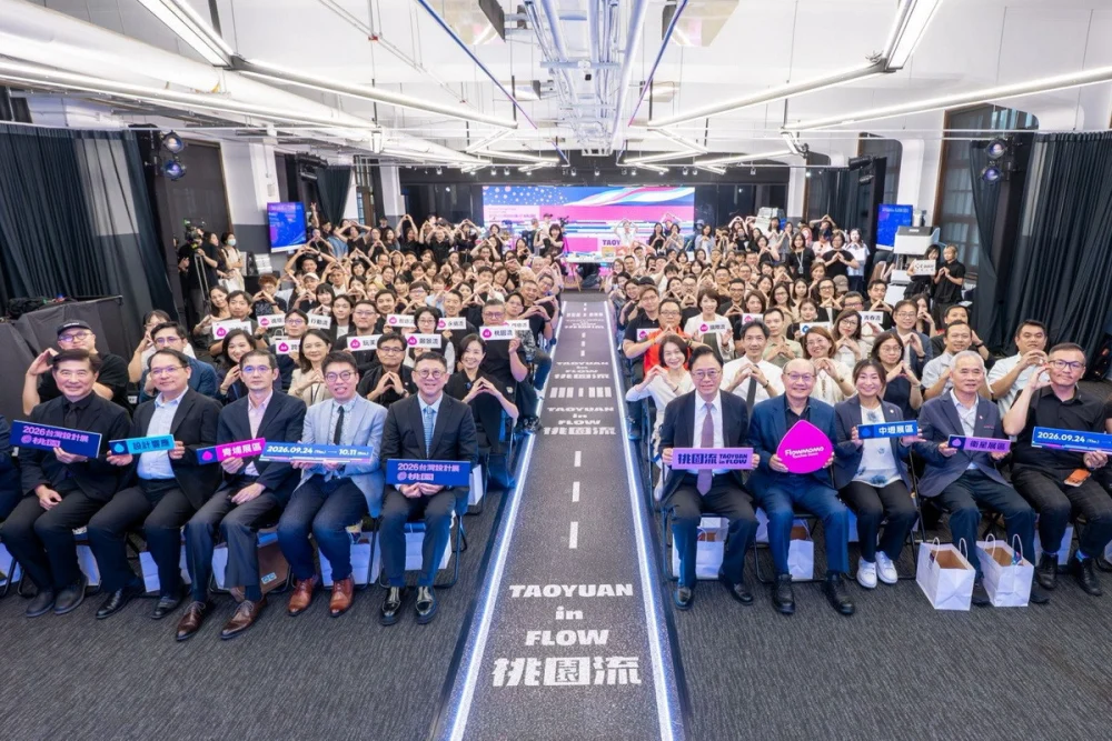 2026台灣設計展在桃園展前記者會大合影。


” style=”width:100%; height:auto; display: black;”/></p>
<figcaption id=