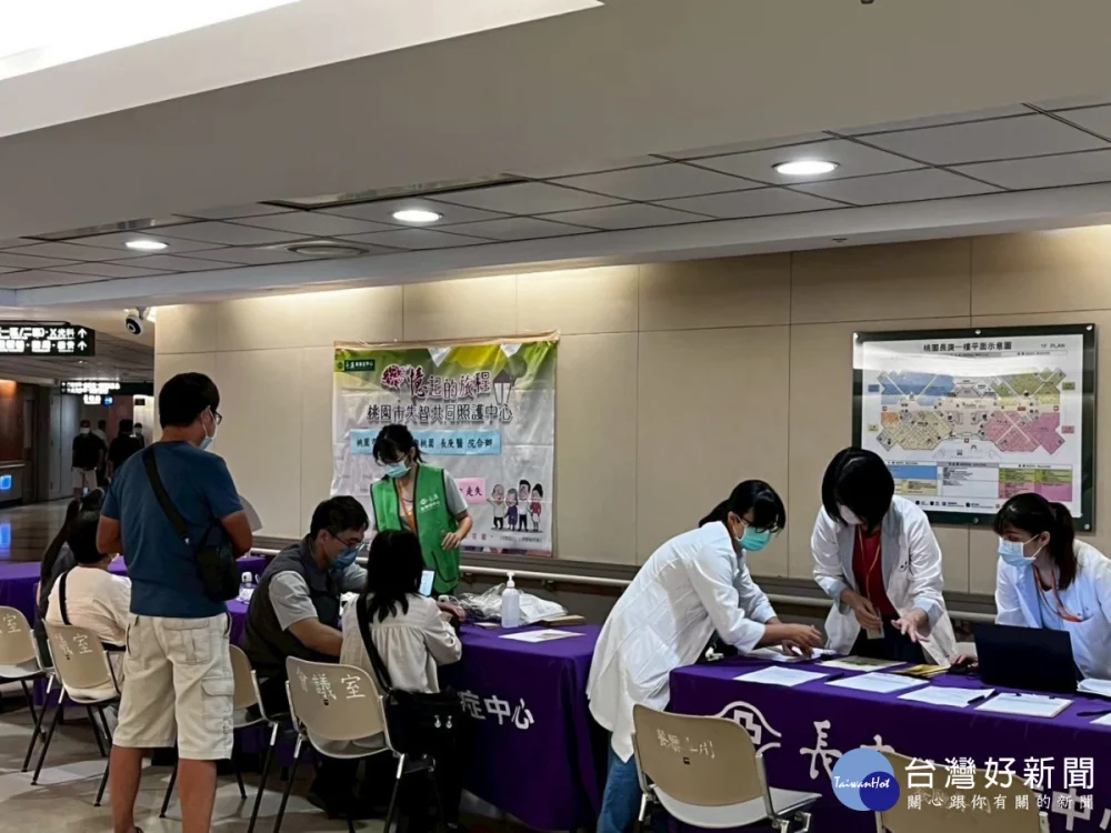 桃園市政府衛生局協助市民認識失智症早期徵兆，鼓勵疑似個案及早就醫，並在確診後獲得適切的照護與支持。