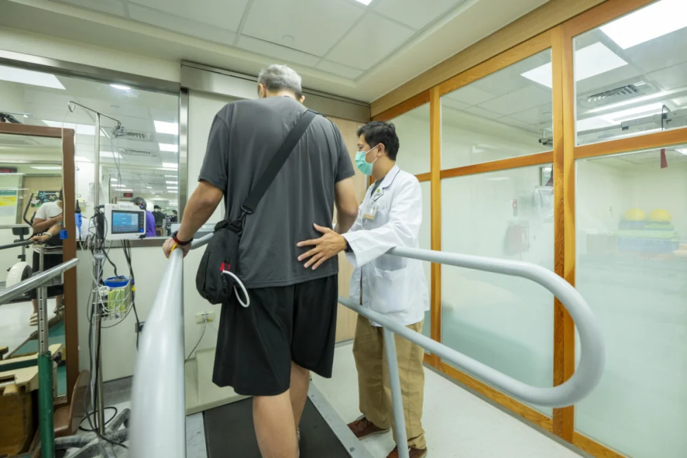 44歲爸爸心梗命危　彰基植「鋼鐵心」搶回一命